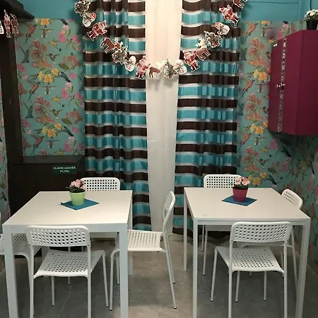 Hostel Flora